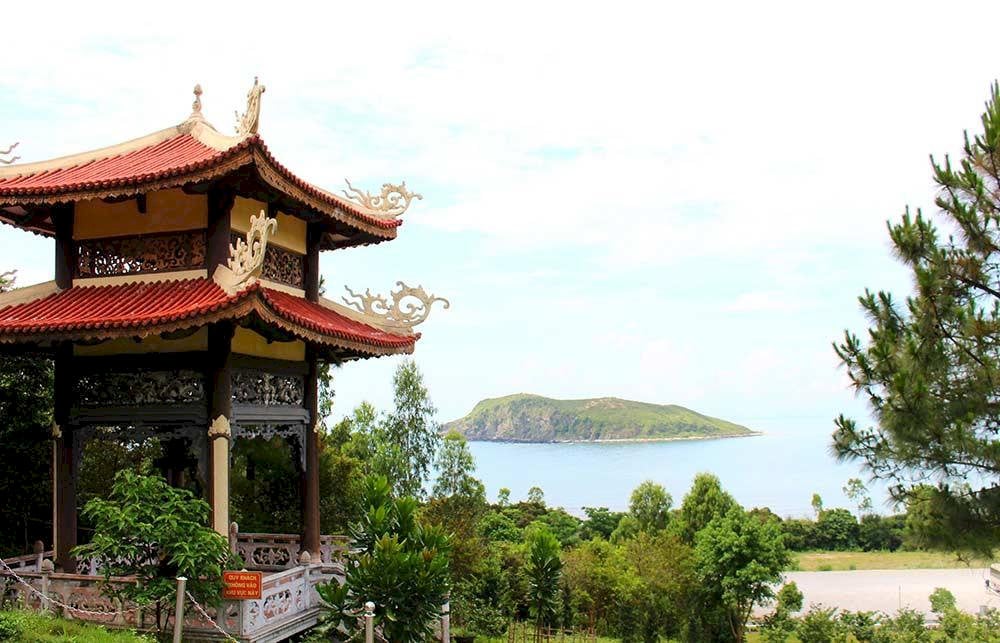 Tên gọi Vũng Chùa - Đảo Yến